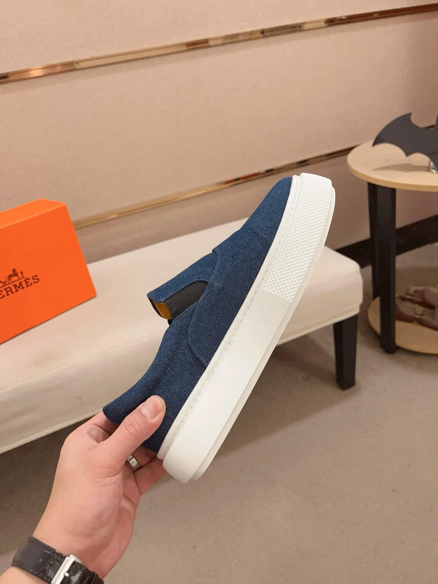 Men's clothing and shoes💰: 442💰《HERMES》【Classic original single version】Hermès; top 🔝purchase agent🔍🔍men's latest 🇺🇸 counter sales simultaneously, imported from Italy original ▲▲cowhide ▲▲ (high-end, nobility, class) ) Exquisite workmanship (Italian 🇮🇹 imported water-dyed 🐂 cowhide lining) sole: original sole provided by the original factory, ⚠️exclusive double-layer activity·TPR·rubber·combined molded outsole; super comfortable·wear-resistant·non-slip·environmental protection The real thing is more beautiful if you take the real thing (high quality, follow the order). You can enter and exit the counter at will * Number of yards: 38-44 (45 can be customized and cannot be returned or exchanged)